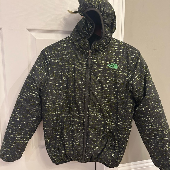 THE NORTH FACE Reversible Down Puffer Coat. Boys Large. Black and Green. - Picture 5 of 8